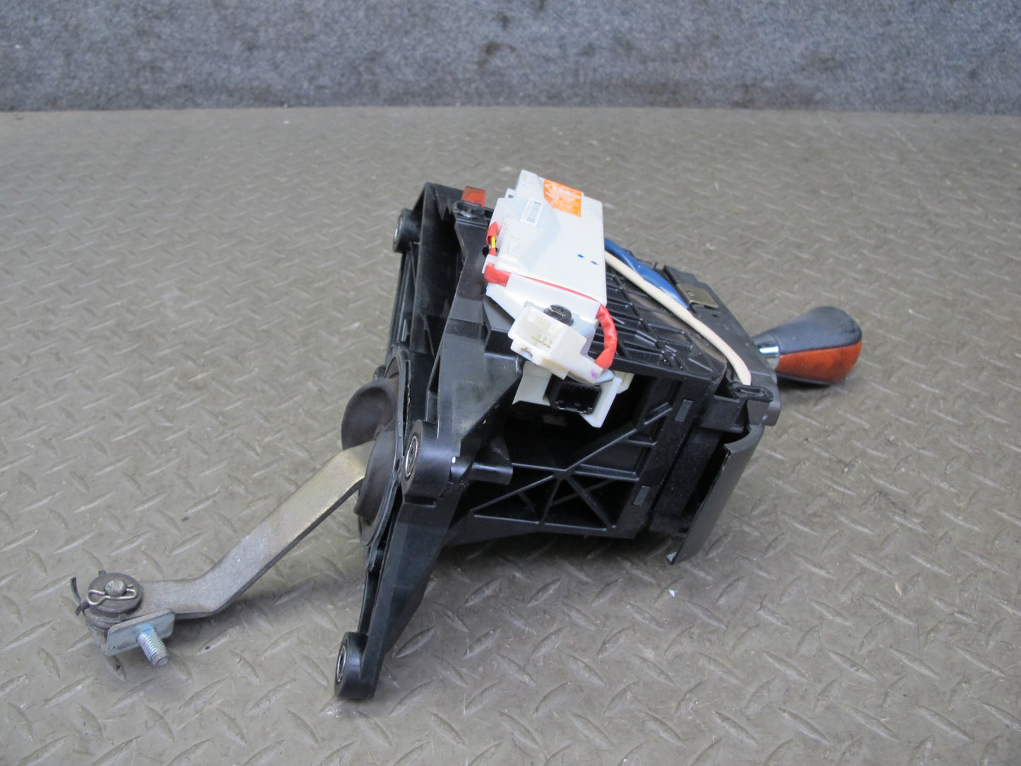 04-06 Lexus UCF30L LS430 A/T Automatic Transmission Shifter w Knob Assembly OEM
