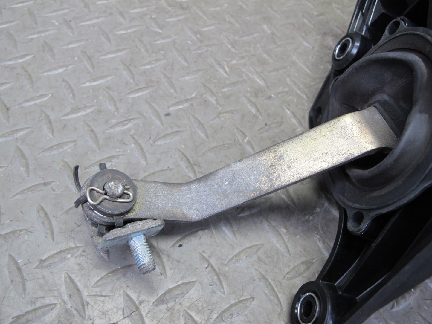 04-06 Lexus UCF30L LS430 A/T Automatic Transmission Shifter w Knob Assembly OEM