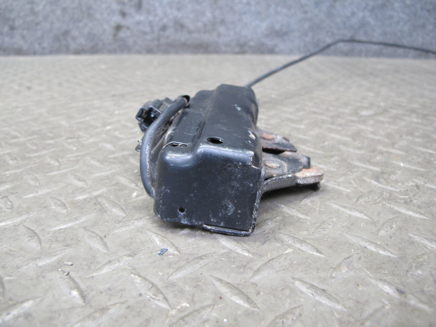 01-06 Lexus UCF30L LS430 Front Hood Bonnet Lock Latch w Cable OEM