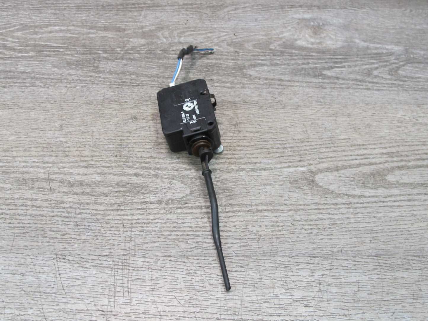 2001-2006 BMW E46 M3 3-SERIES Fuel Door Filler Cap Actuator Release Motor