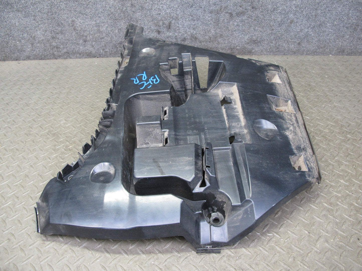 11-16 BMW F10 5-SERIES 550i Rear Bumper Right Mount Bracket Support OEM