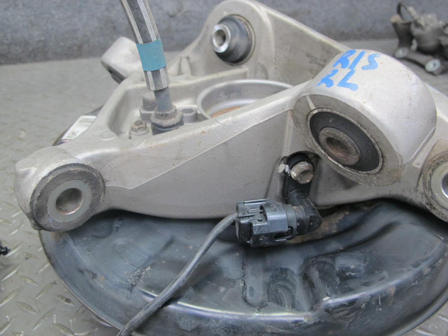 06-13 Lexus IS250 RWD Rear Left Spindle Knuckle Wheel Hub Bearing OEM