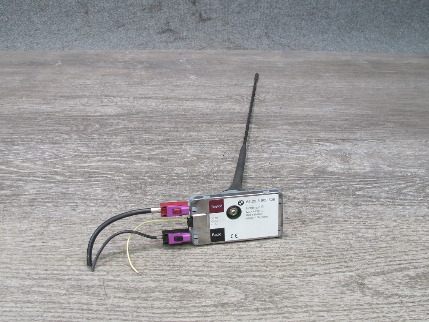 2001-2006 BMW E46 M3 Convertible Rear Exterior Radio Antenna W/ Amplifier Module