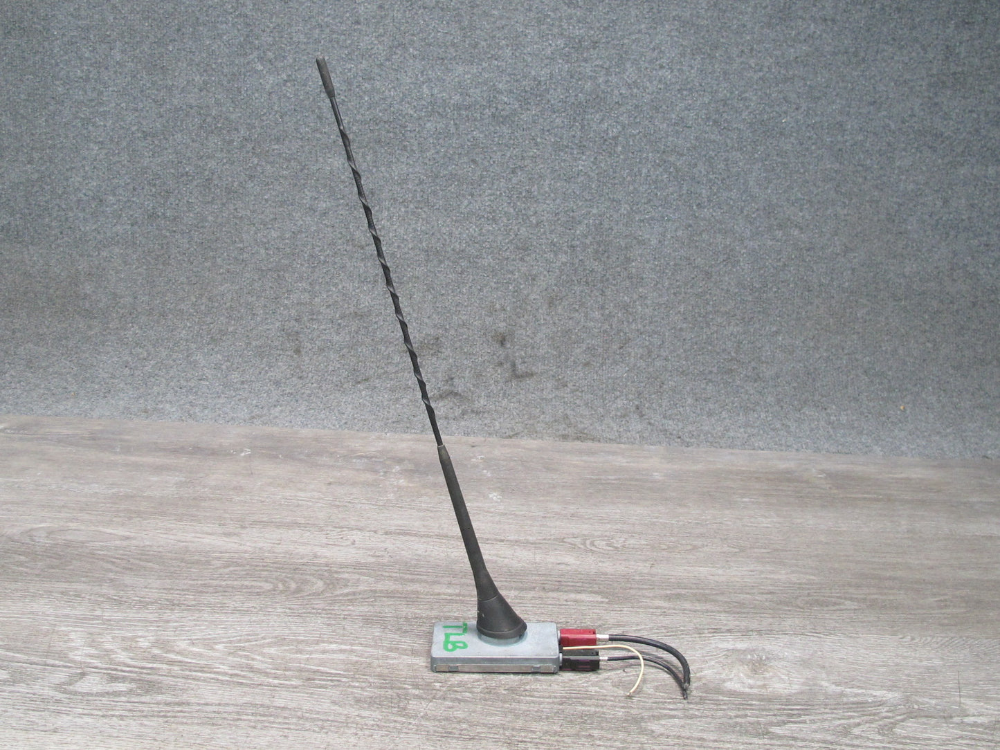 2001-2006 BMW E46 M3 Convertible Rear Exterior Radio Antenna W/ Amplifier Module