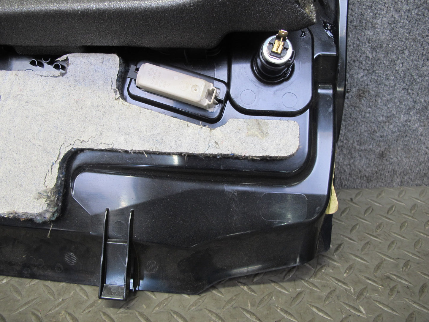 11-16 BMW F10 5-SERIES 550i Front Right Under Dash Lower Knee Trim Panel OEM