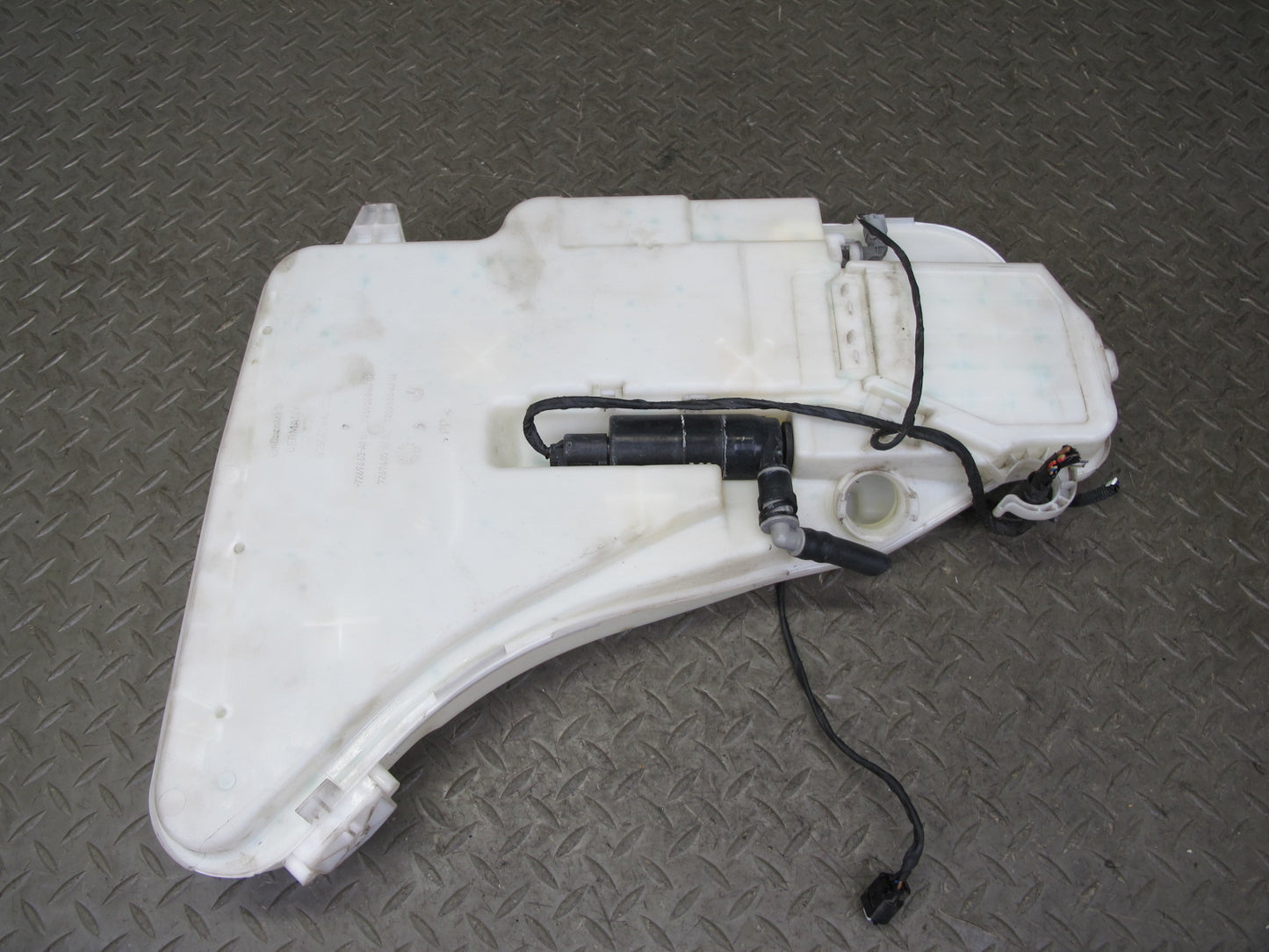 11-16 BMW F12 F13 F10 550i Windshield Washer Fluid Reservoir w Pump & Neck OEM
