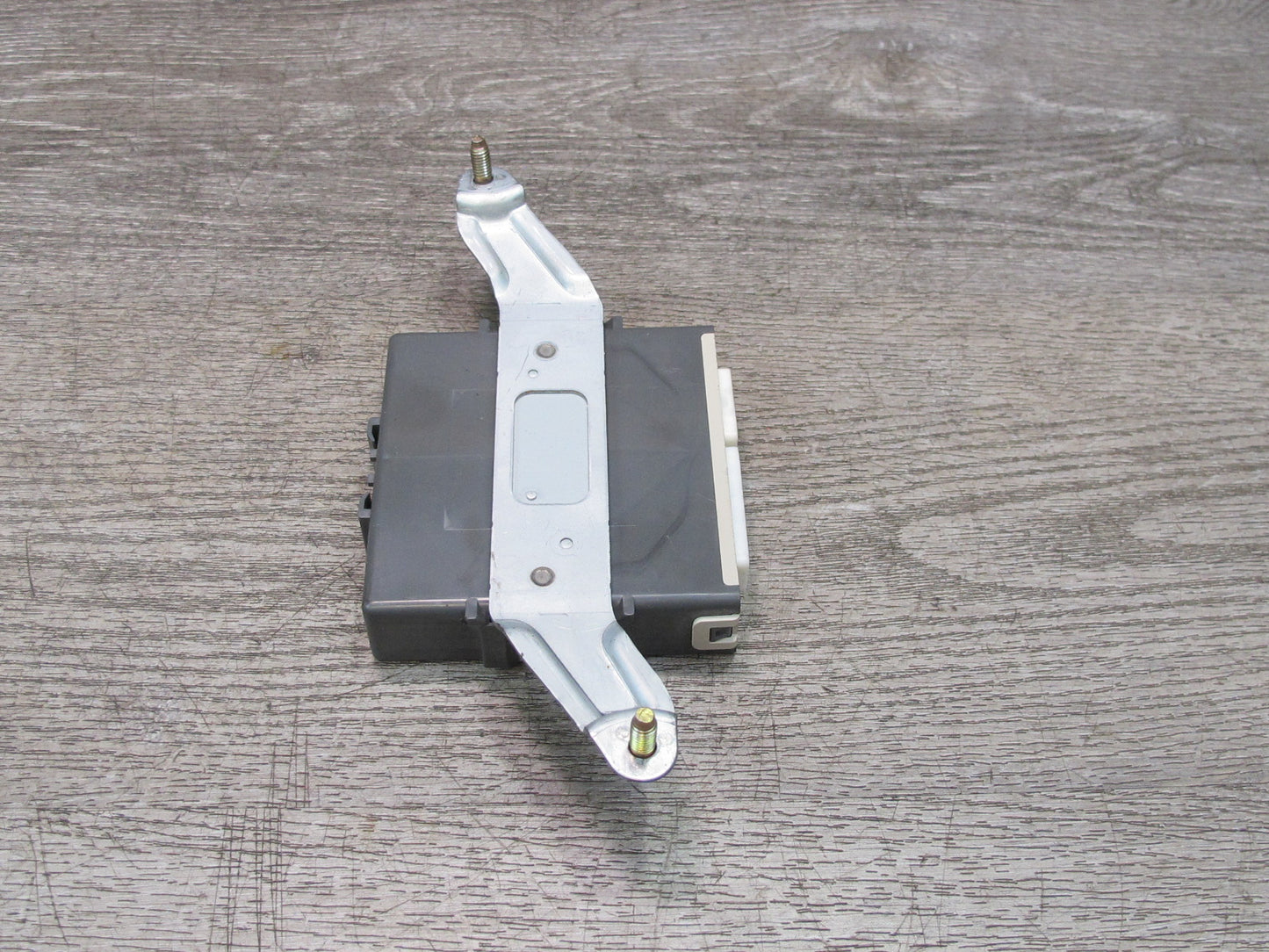 04-06 Lexus UCF30L LS430 Headlight Lamp Leveling Control Module 89940-50020 OEM