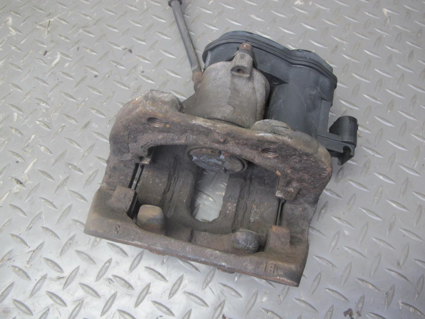 11-16 BMW F12 F13 F10 550i Set of 2 Rear Left & Right Brake Caliper w Pads OEM