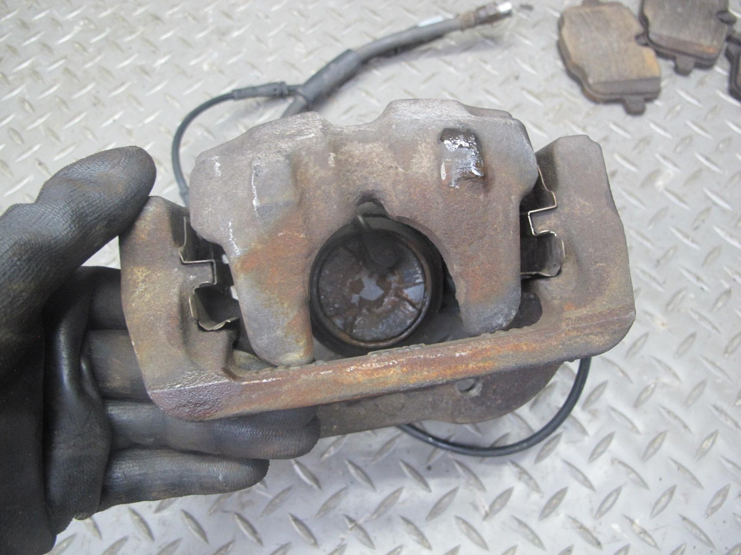 11-16 BMW F12 F13 F10 550i Set of 2 Rear Left & Right Brake Caliper w Pads OEM