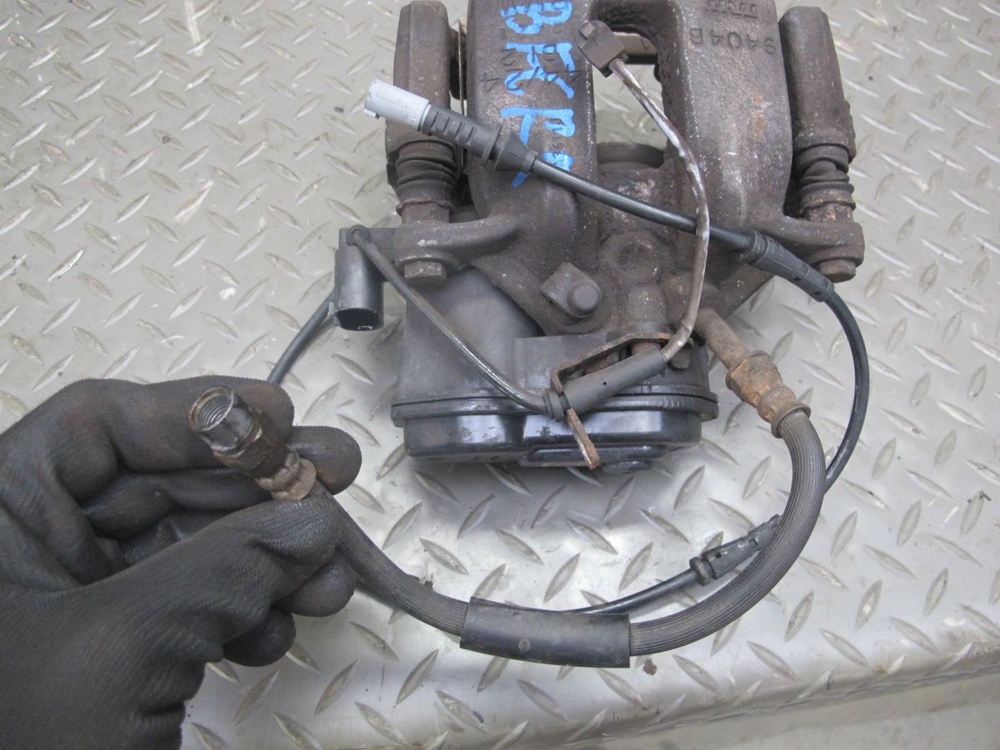 11-16 BMW F12 F13 F10 550i Set of 2 Rear Left & Right Brake Caliper w Pads OEM
