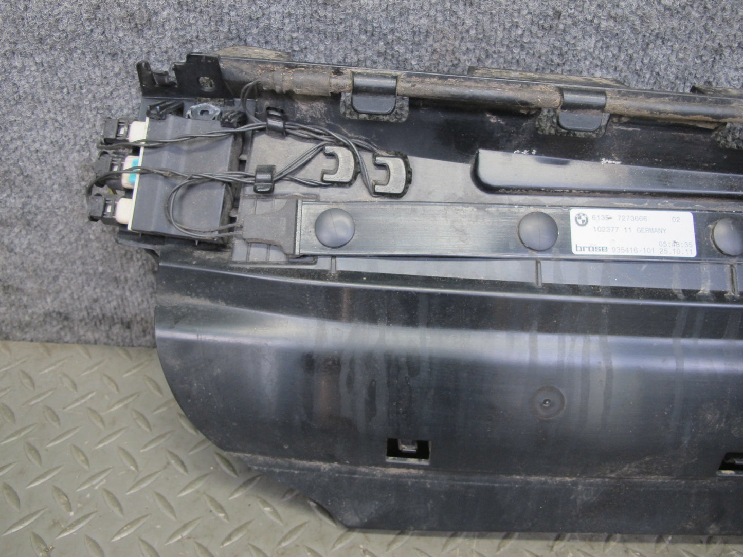 11-13 BMW F10 5-SERIES 550i Rear Bumper Impact Bracket Bar w Smart Opener OEM