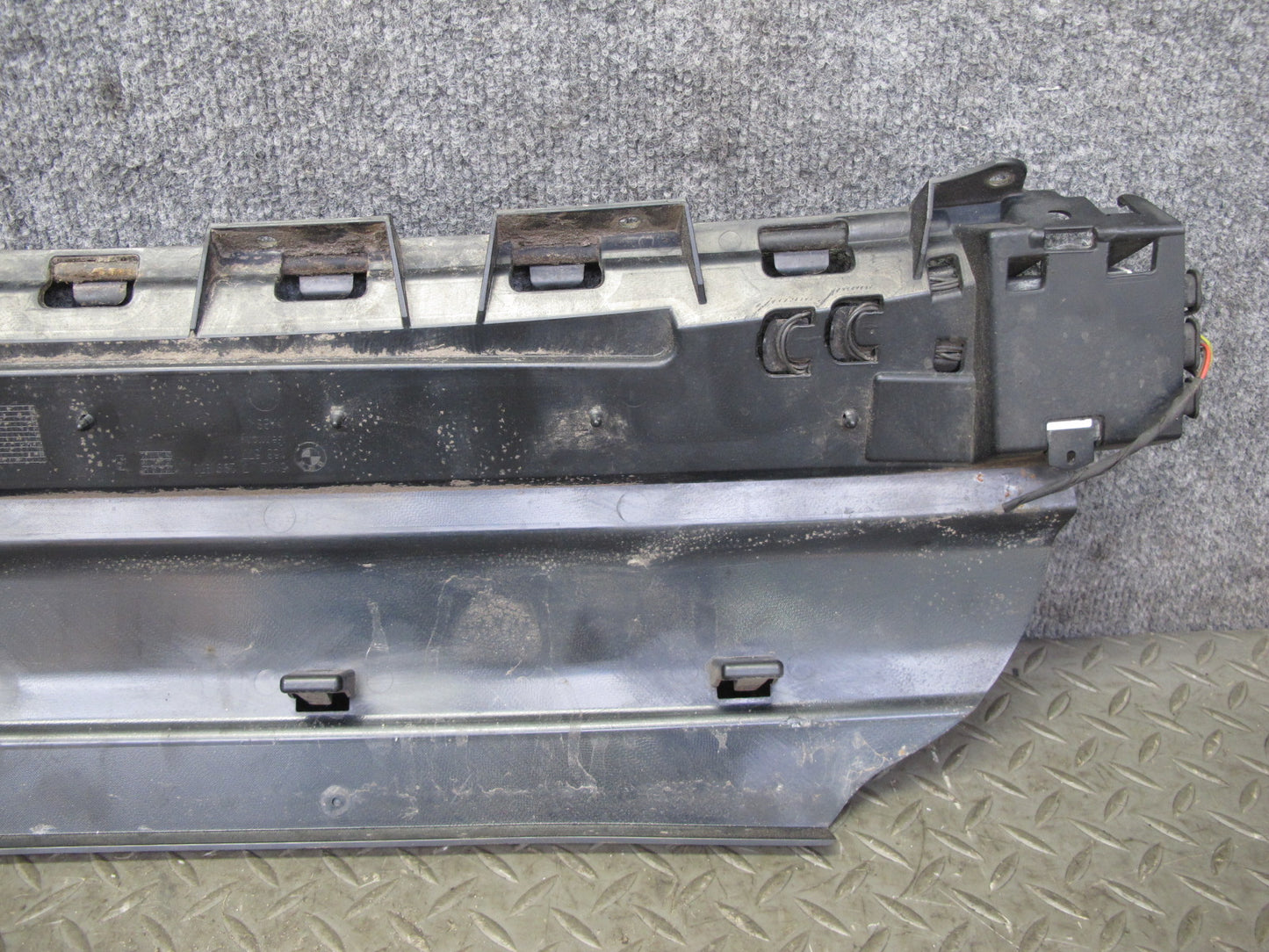 11-13 BMW F10 5-SERIES 550i Rear Bumper Impact Bracket Bar w Smart Opener OEM