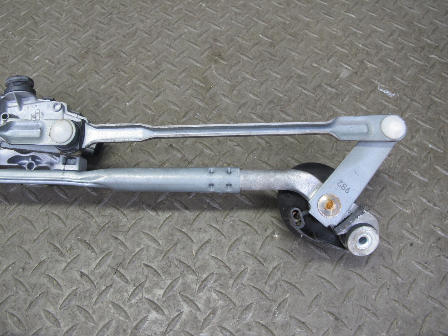 06-11 Lexus GSE20L IS350 IS250 Windshield Wiper Transmission Linkage w Motor OEM