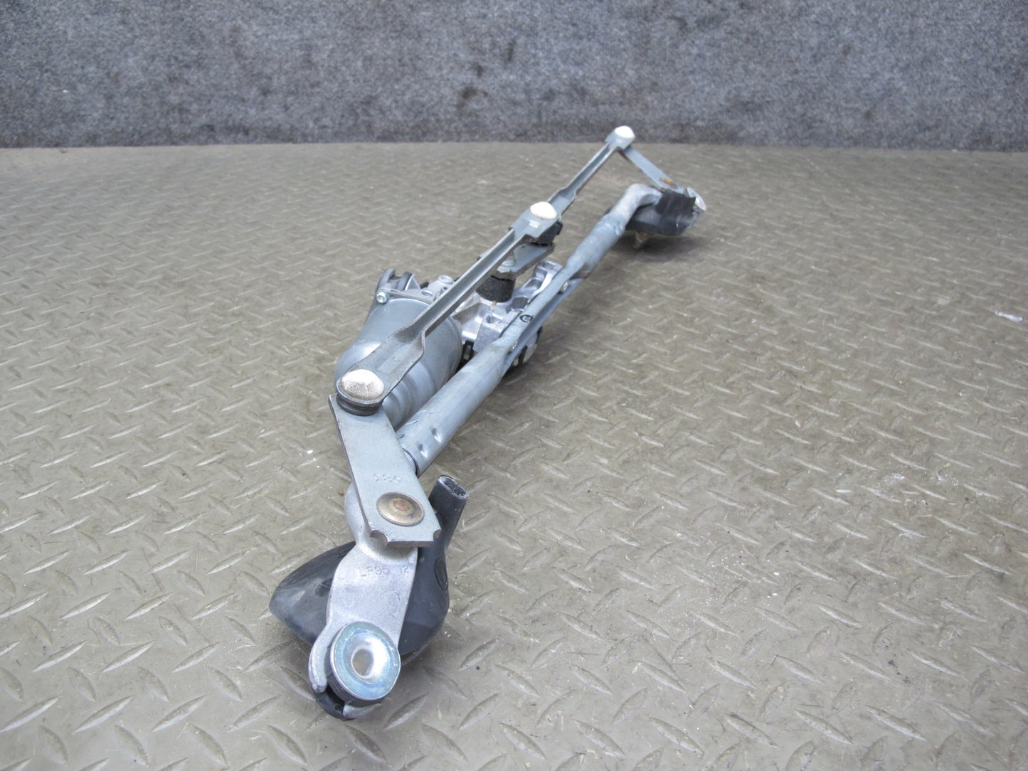 06-11 Lexus GSE20L IS350 IS250 Windshield Wiper Transmission Linkage w Motor OEM