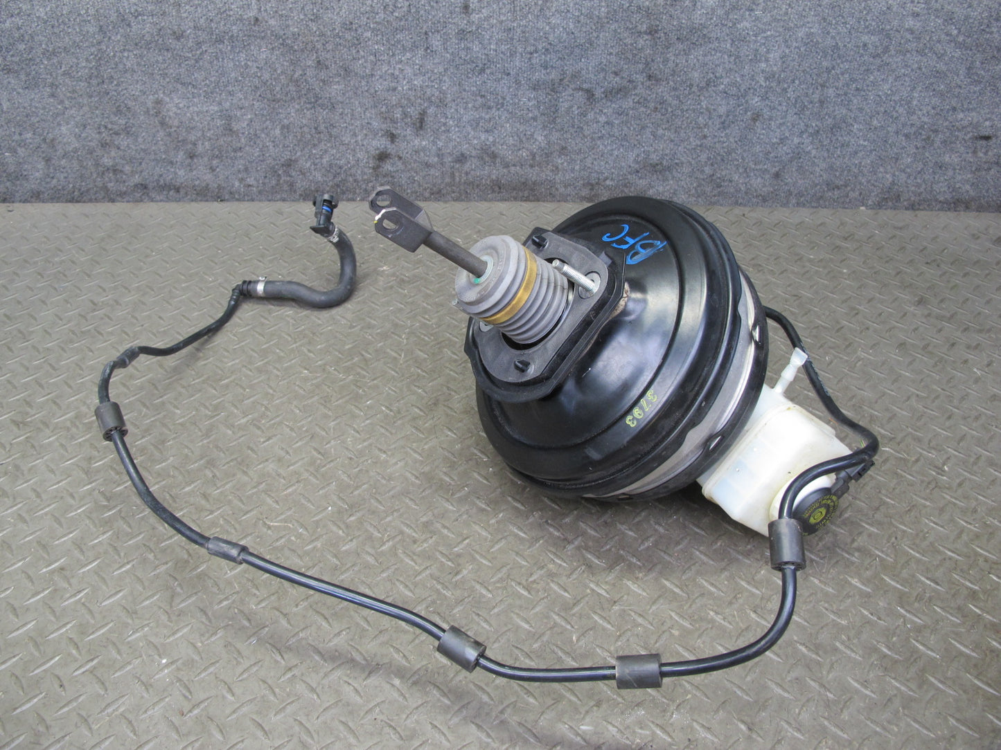 11-16 BMW F12 F13 F10 550i Brake Master Cylinder Booster Fluid Reservoir OEM