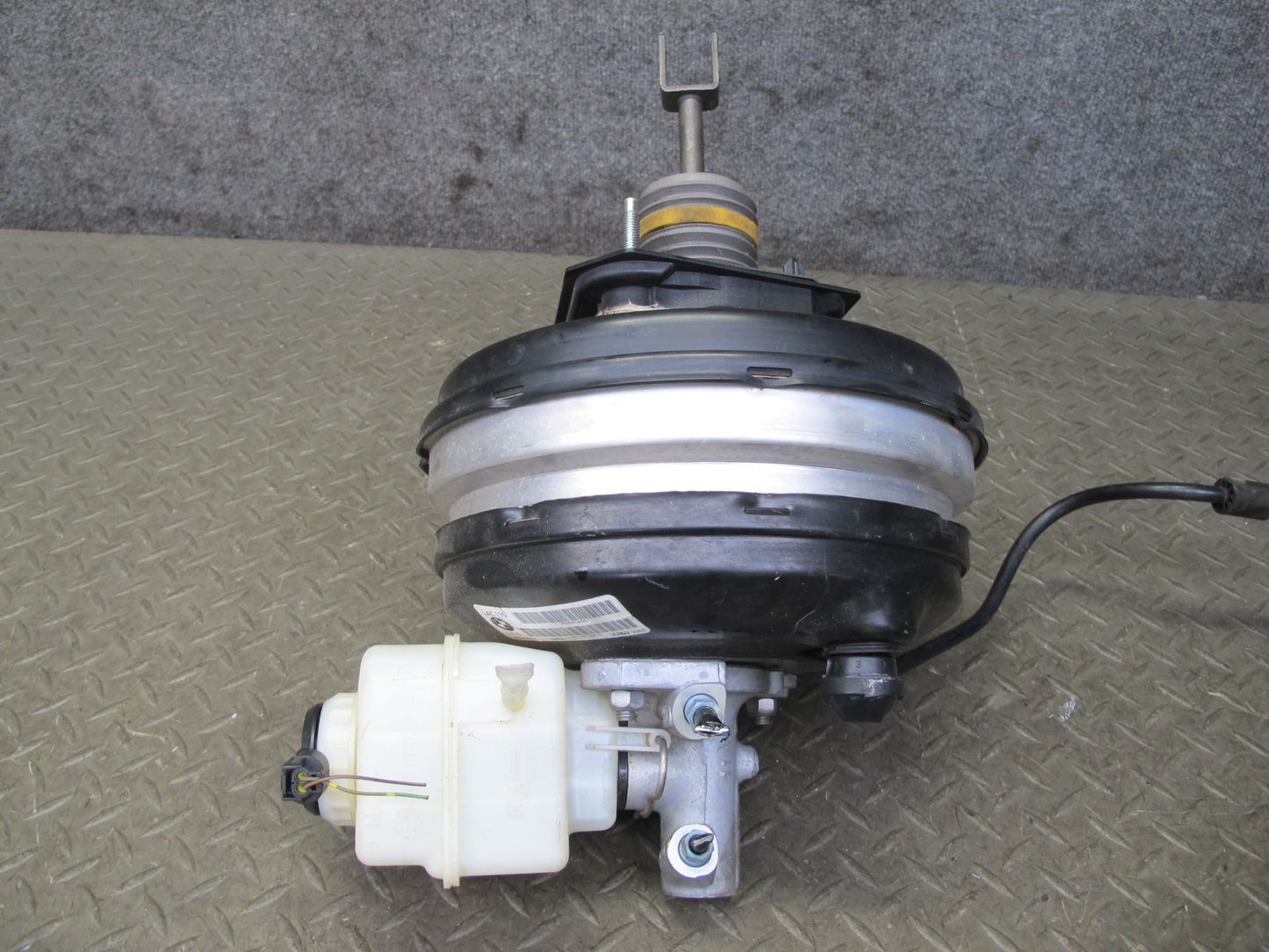 11-16 BMW F12 F13 F10 550i Brake Master Cylinder Booster Fluid Reservoir OEM
