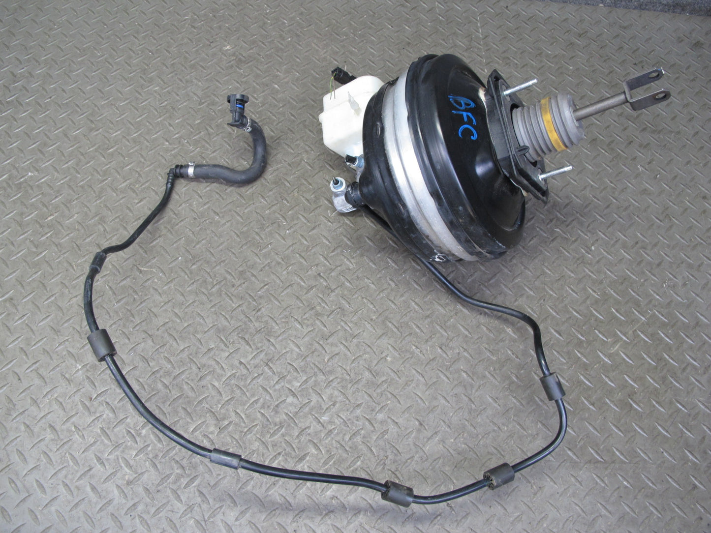 11-16 BMW F12 F13 F10 550i Brake Master Cylinder Booster Fluid Reservoir OEM