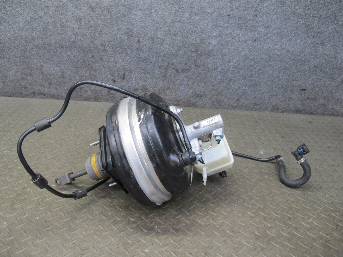 11-16 BMW F12 F13 F10 550i Brake Master Cylinder Booster Fluid Reservoir OEM