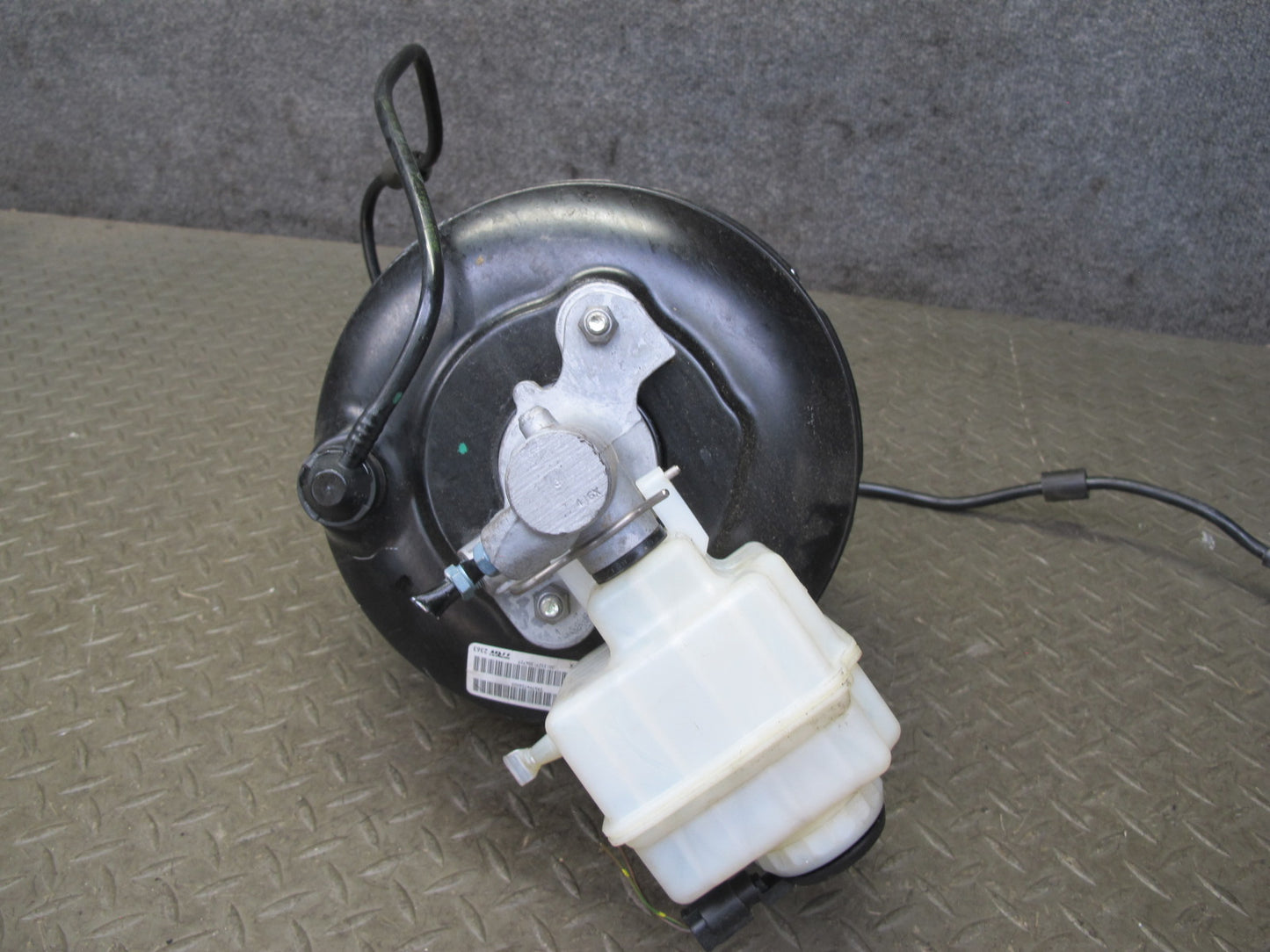 11-16 BMW F12 F13 F10 550i Brake Master Cylinder Booster Fluid Reservoir OEM