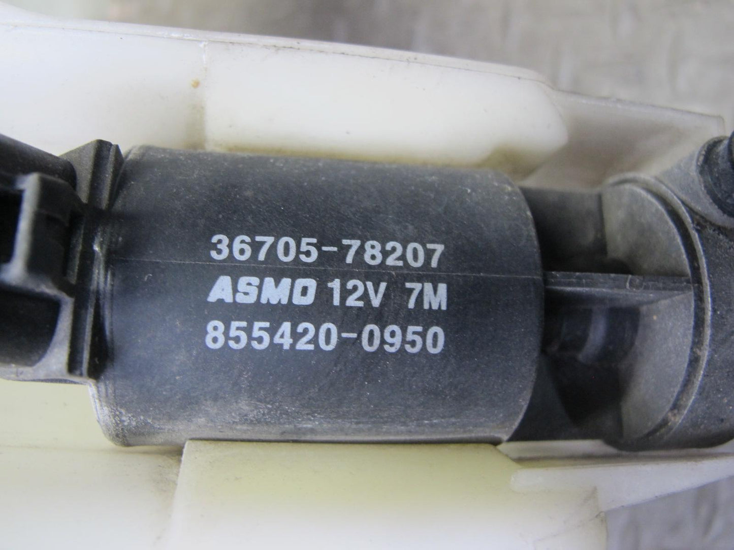 06-15 Lexus GSE20L IS350 IS250 Windshield Washer Fluid Reservoir Tank w Pump OEM