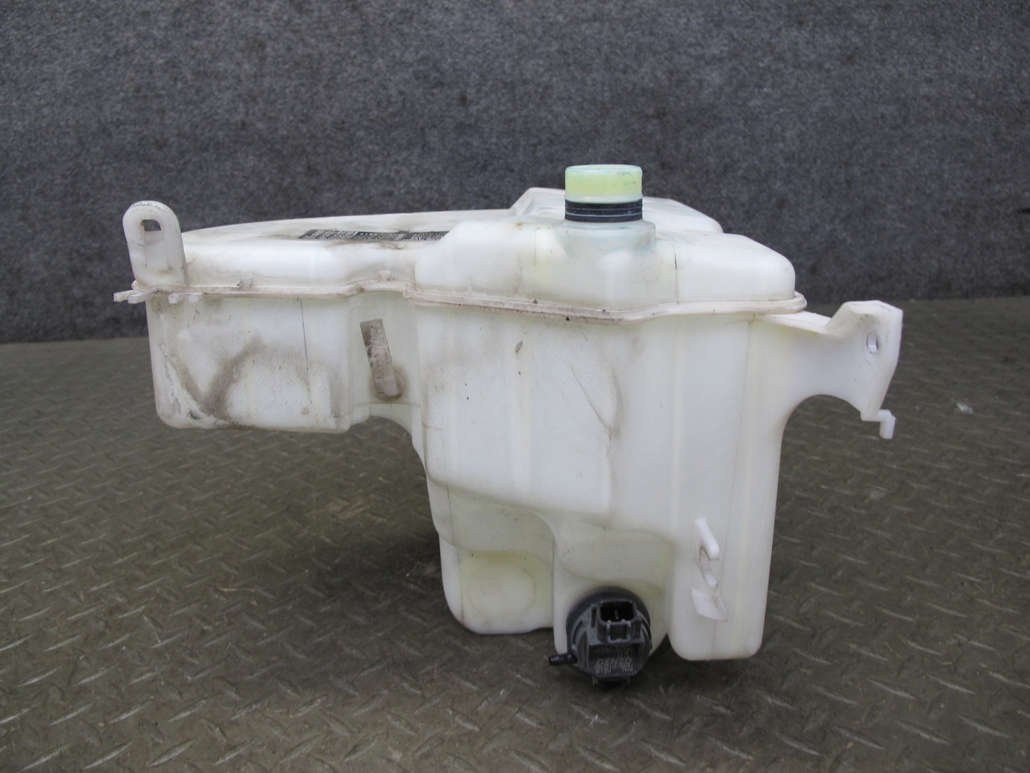 06-15 Lexus GSE20L IS350 IS250 Windshield Washer Fluid Reservoir Tank w Pump OEM
