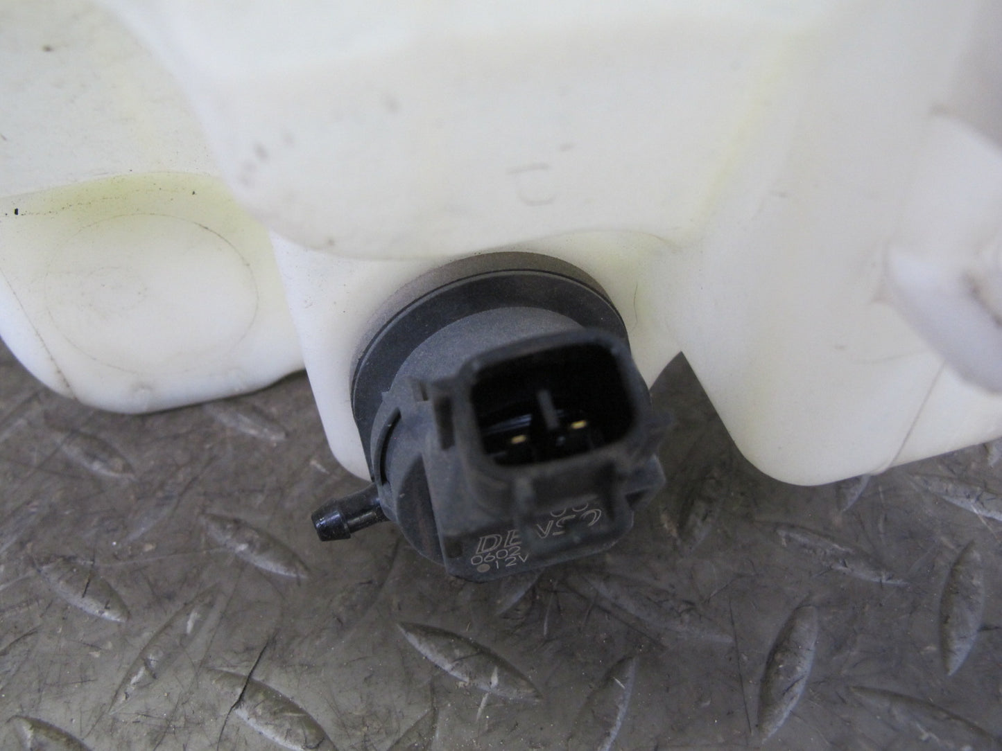 06-15 Lexus GSE20L IS350 IS250 Windshield Washer Fluid Reservoir Tank w Pump OEM