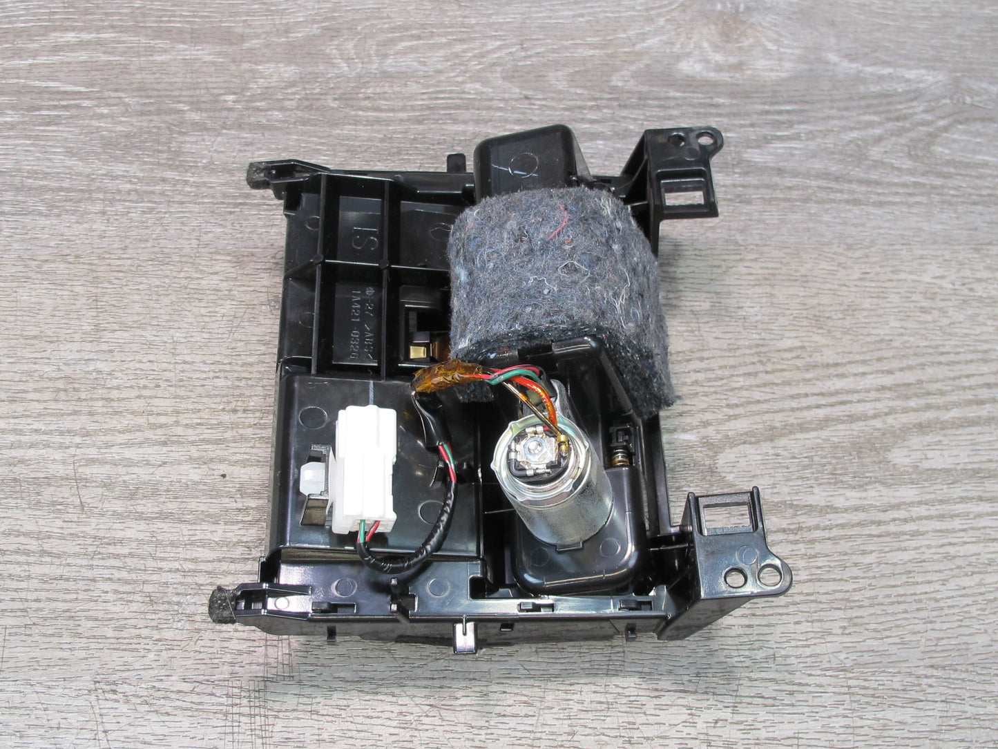 09-13 Lexus IS350 IS250 AT Front Center Console Ashtray Power Outlet Lighter OEM