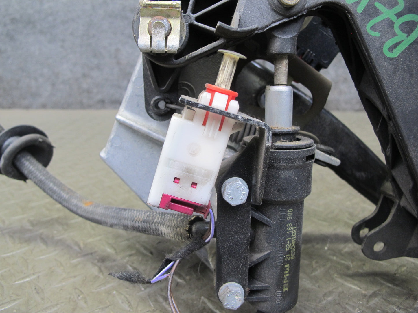 01-02 BMW E36/7 Z3 M54 M/T Gas Brake Clutch Pedal w Sensor & Clutch Cylinder OEM