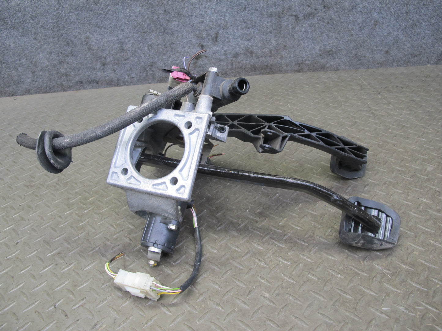 01-02 BMW E36/7 Z3 M54 M/T Gas Brake Clutch Pedal w Sensor & Clutch Cylinder OEM