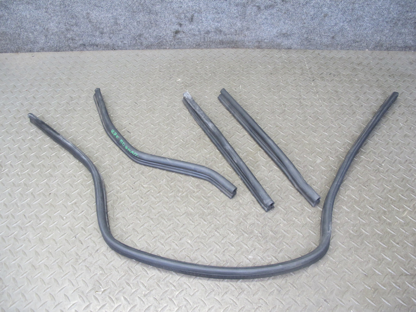 96-02 BMW E36/7 Z3 Set of 4 Front Hood Bonnet Weatherstrip Rubber Seal OEM
