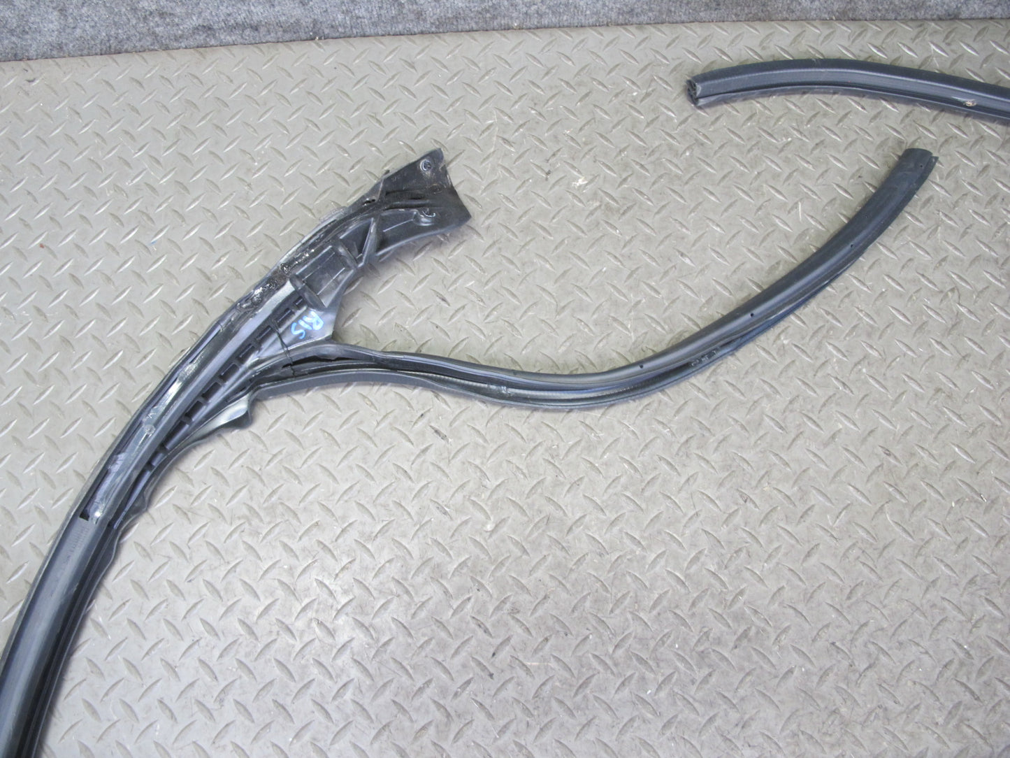 10-15 Lexus IS350 IS250 Convert Front Windshield Weatherstrip Rubber Seal OEM