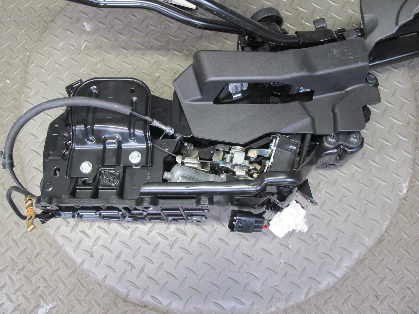 10-15 Lexus IS350 IS250 Convertible Rear Left Trunk Lid Hinge w Motor OEM