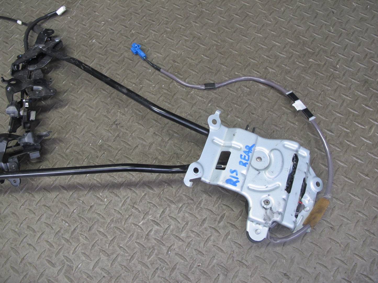 10-15 Lexus IS350 IS250 Convertible Rear Trunk Roof Lock Latch Motor Assy OEM