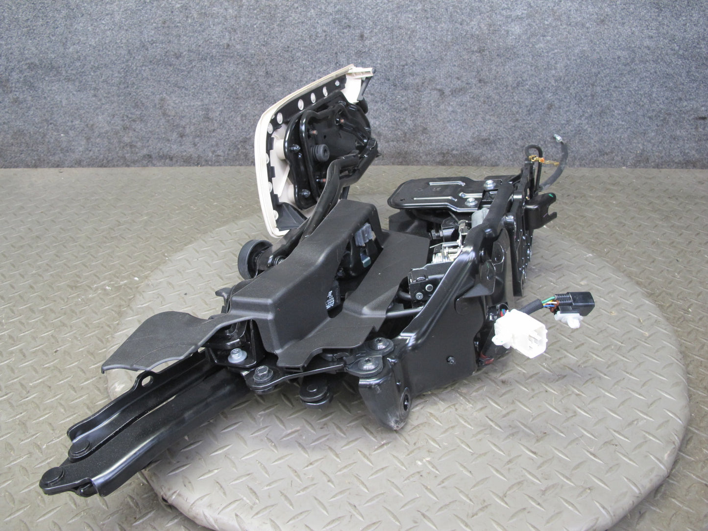 10-15 Lexus IS350 IS250 Convertible Rear Right Trunk Lid Hinge w Motor OEM