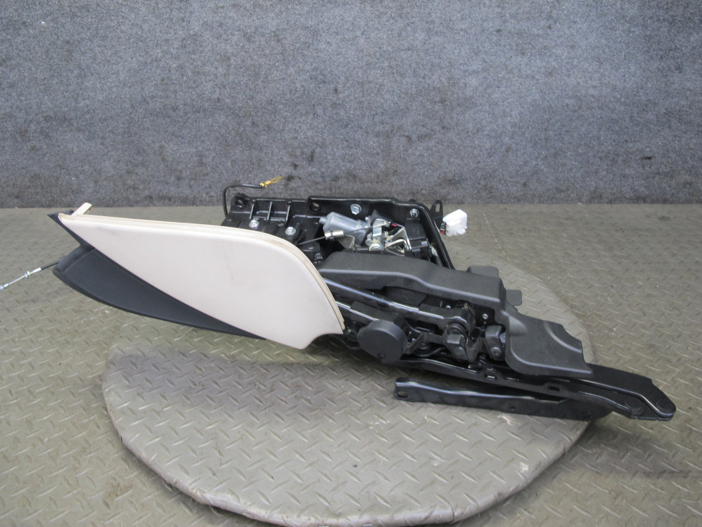 10-15 Lexus IS350 IS250 Convertible Rear Right Trunk Lid Hinge w Motor OEM