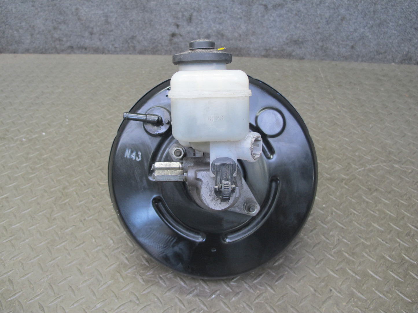 10-15 Lexus IS250 Convert A/T Brake Master Cylinder Booster Fluid Reservoir OEM