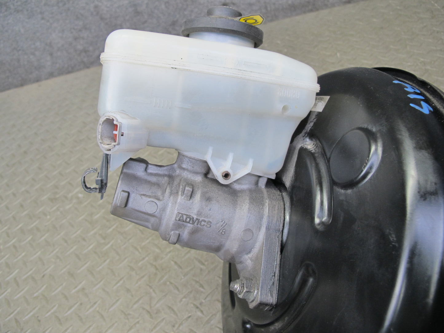 10-15 Lexus IS250 Convert A/T Brake Master Cylinder Booster Fluid Reservoir OEM