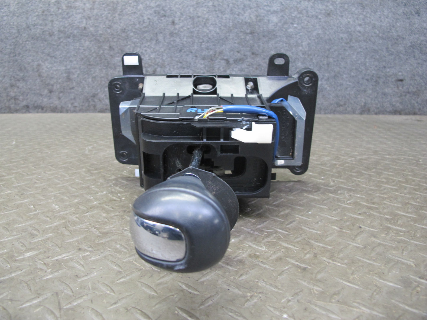 06-13 Lexus IS350 IS250 RWD A/T Automatic Transmission Shifter w Knob Assy OEM