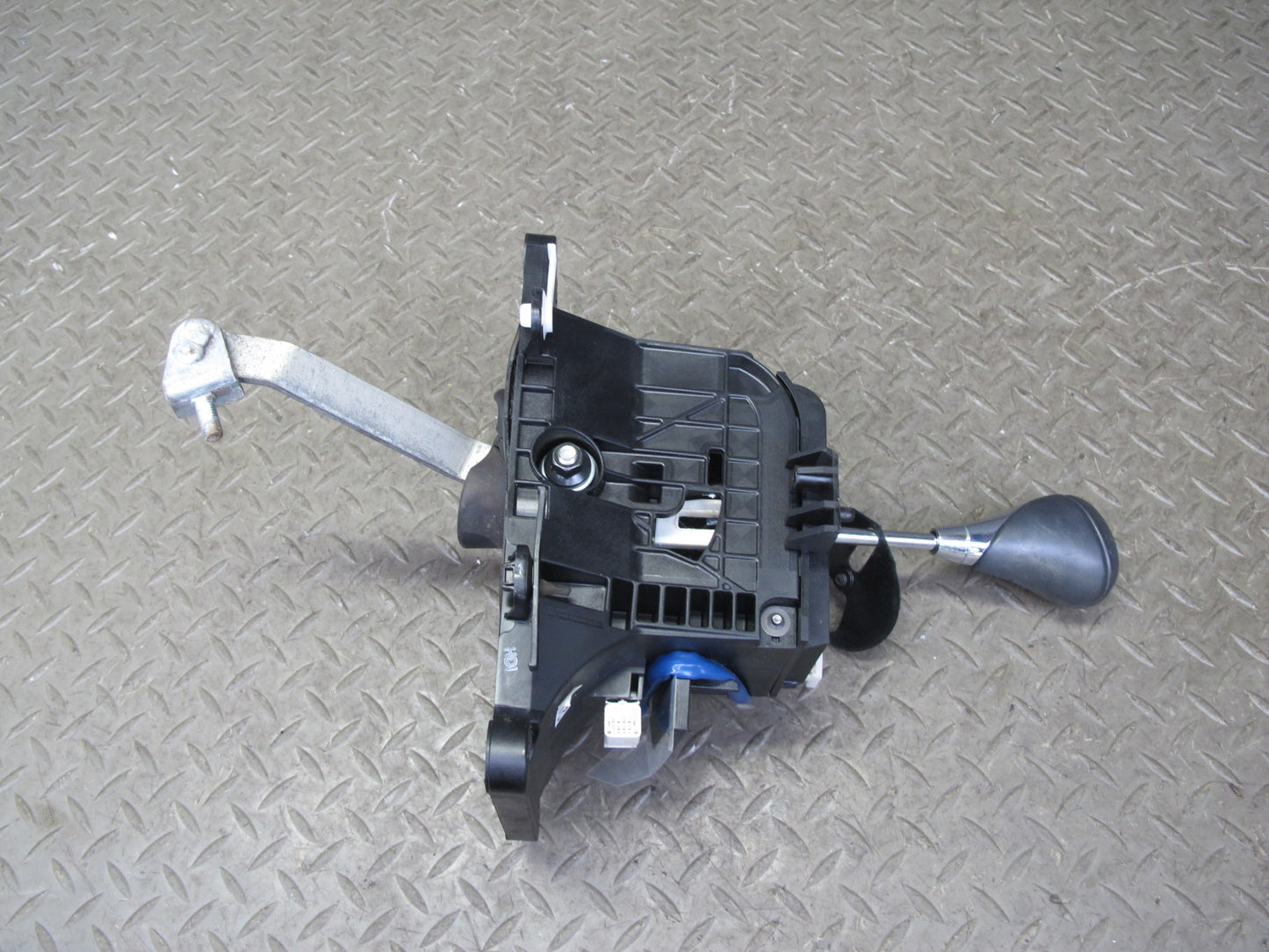 06-13 Lexus IS350 IS250 RWD A/T Automatic Transmission Shifter w Knob Assy OEM