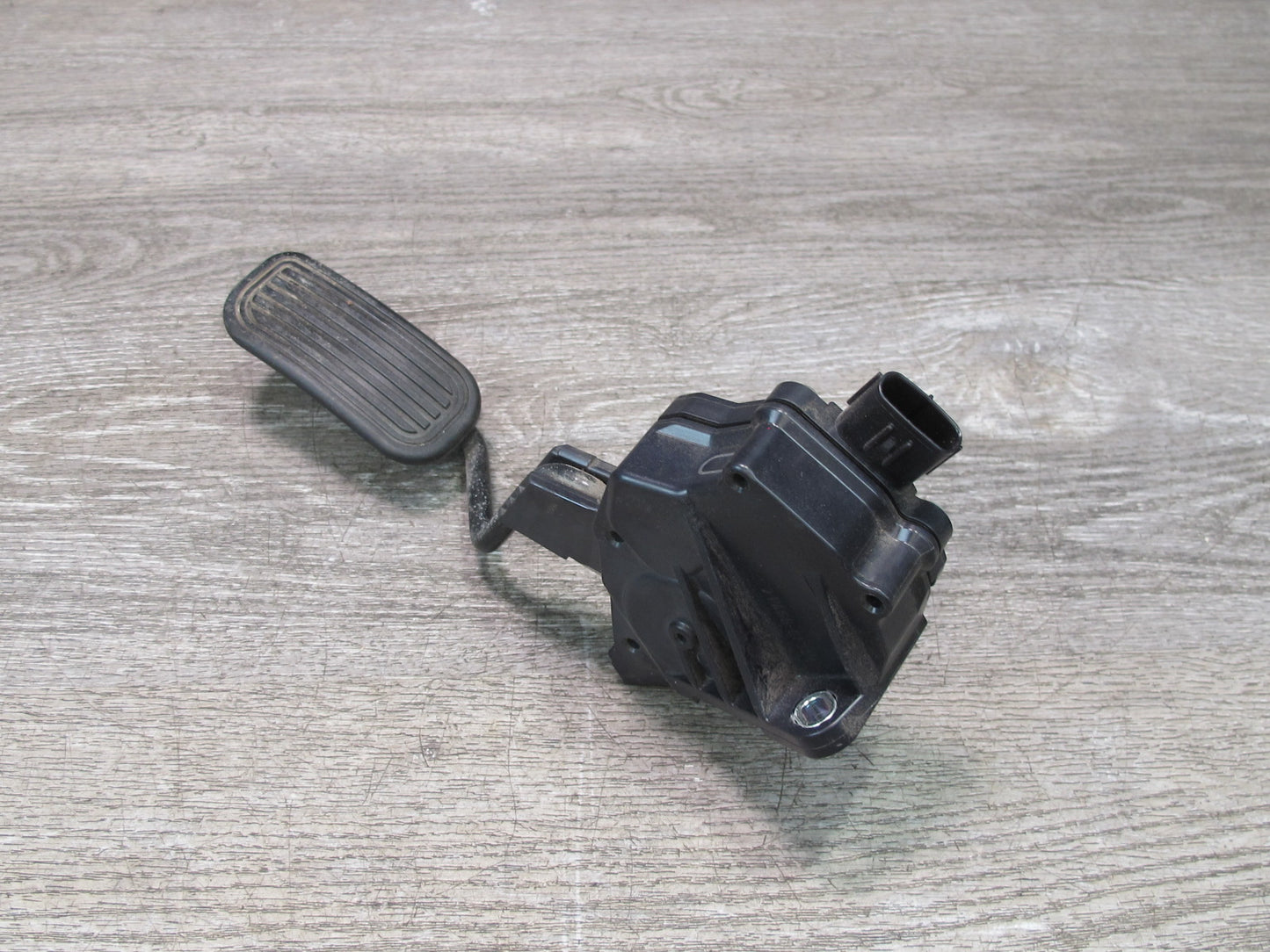 10-15 Lexus GSE20L IS350 IS250 Convertible RWD Gas Accelerator Pedal OEM