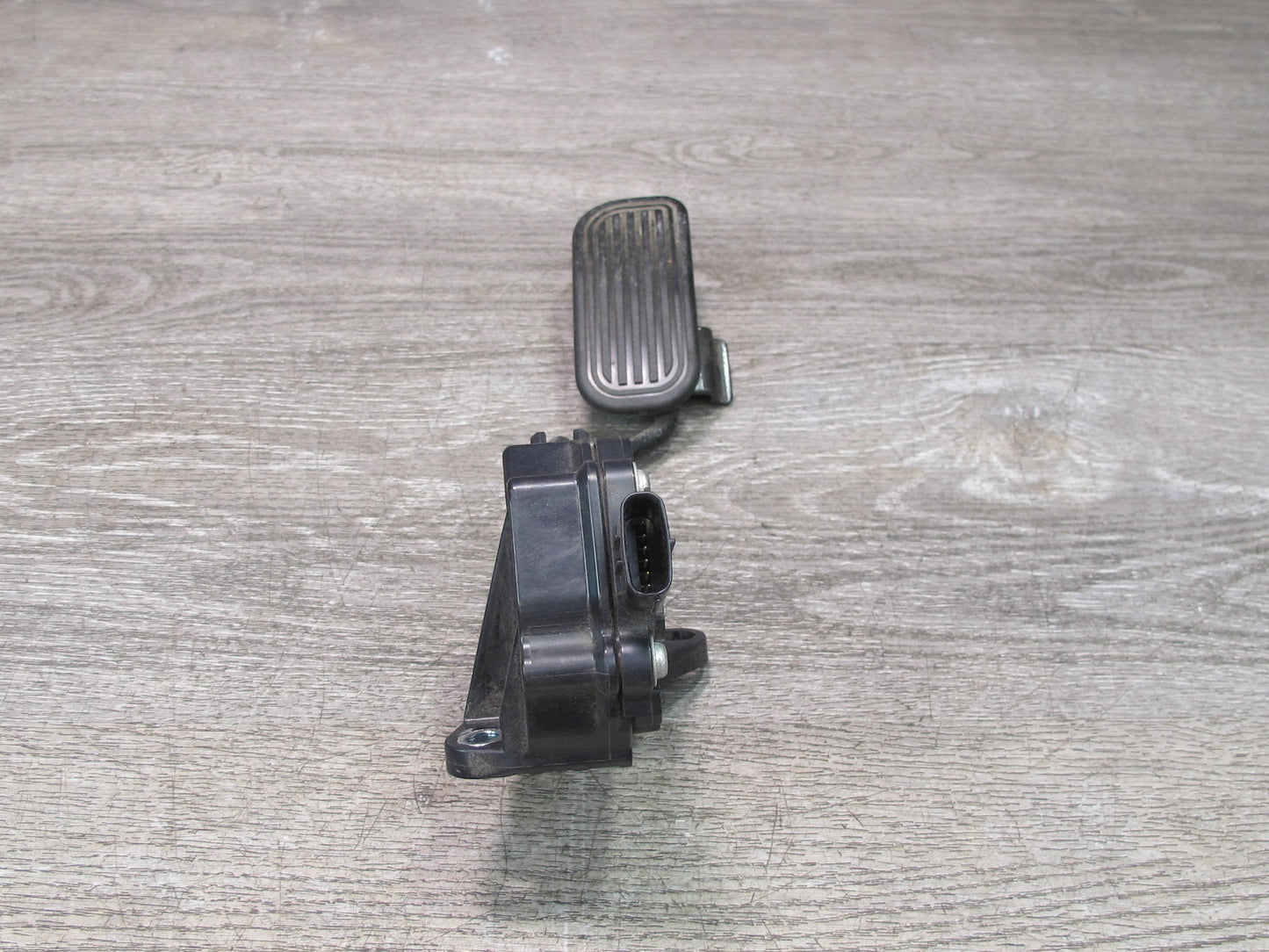 10-15 Lexus GSE20L IS350 IS250 Convertible RWD Gas Accelerator Pedal OEM