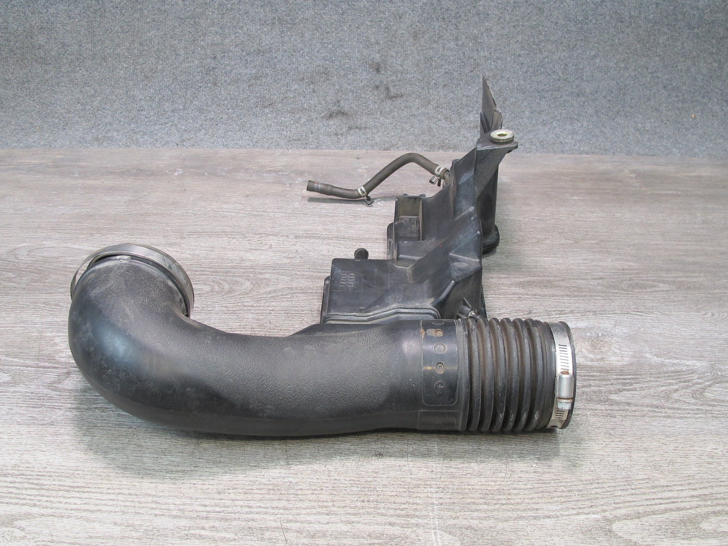 02-10 Lexus Z40 SC430 3UZFE Air Inlet Intake Duct Resonator Hose Pipe OEM
