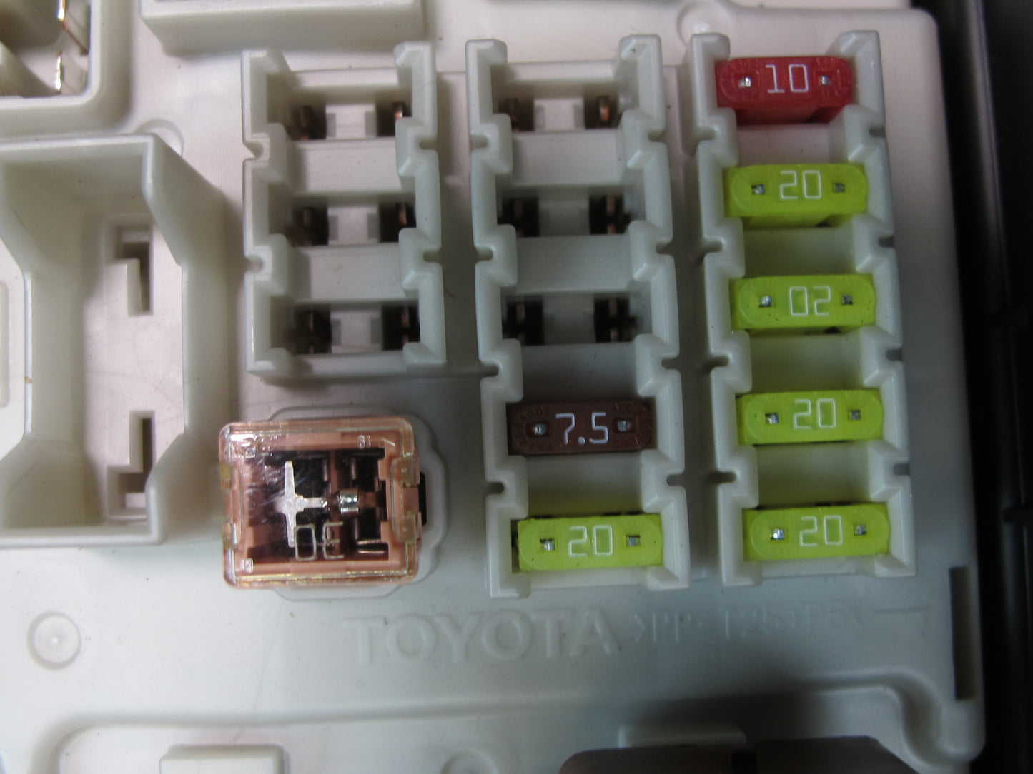 02-10 Lexus Z40 SC430 Rear Trunk Fuse Relay Box Module 82670-24092 OEM