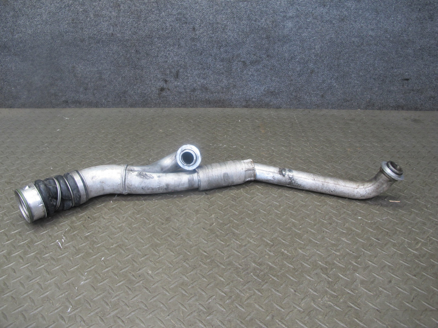09-16 BMW E89 Z4 Turbocharger Charge Air Induction Pipe Tube 7568239 OEM