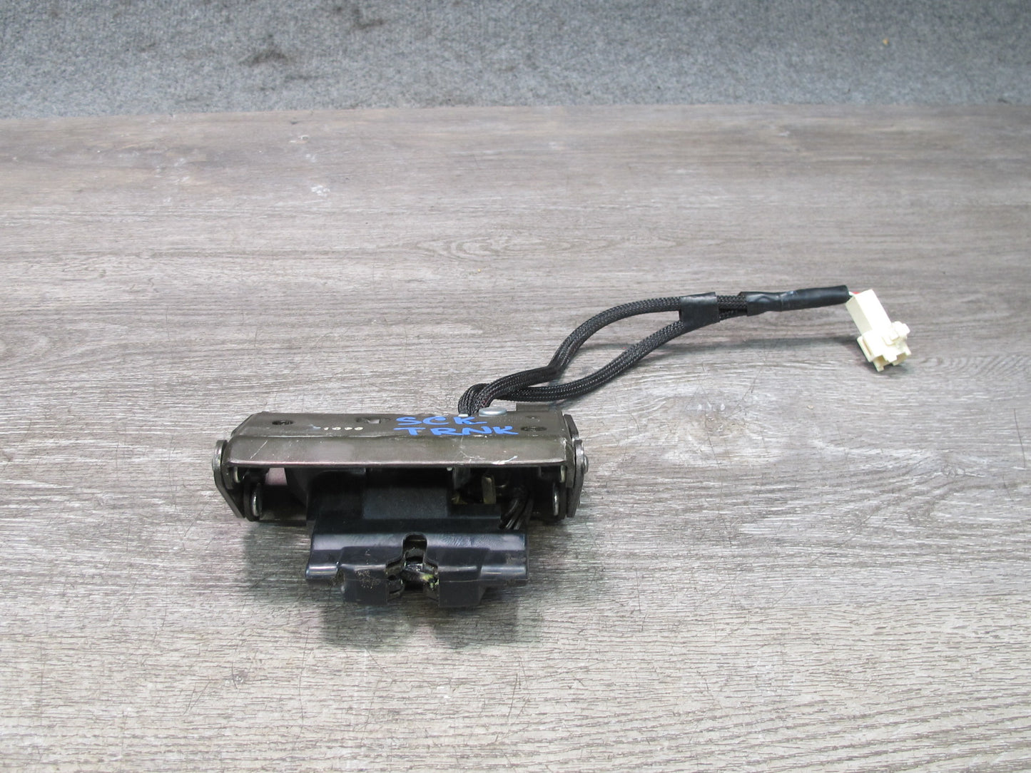 02-10 Lexus Z40 SC430 Rear Trunk Lid Lock Latch Actuator OEM
