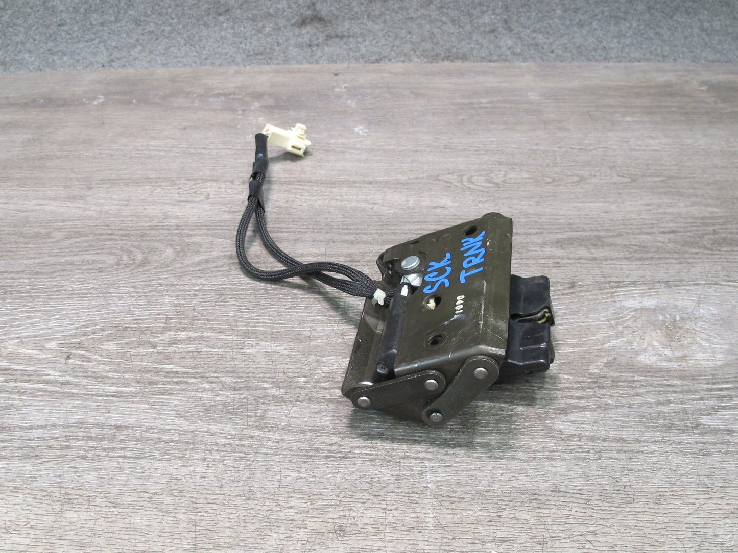 02-10 Lexus Z40 SC430 Rear Trunk Lid Lock Latch Actuator OEM
