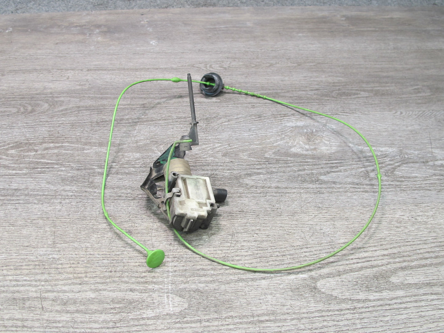 09-16 BMW E89 Z4 Fuel Tank Filler Door Lid Actuator Motor 7200675 OEM