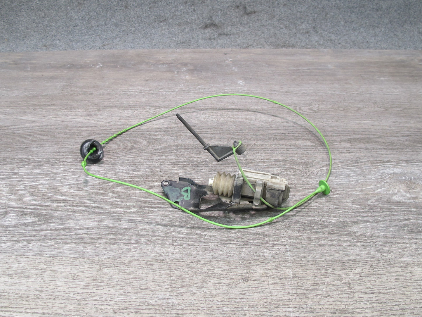 09-16 BMW E89 Z4 Fuel Tank Filler Door Lid Actuator Motor 7200675 OEM