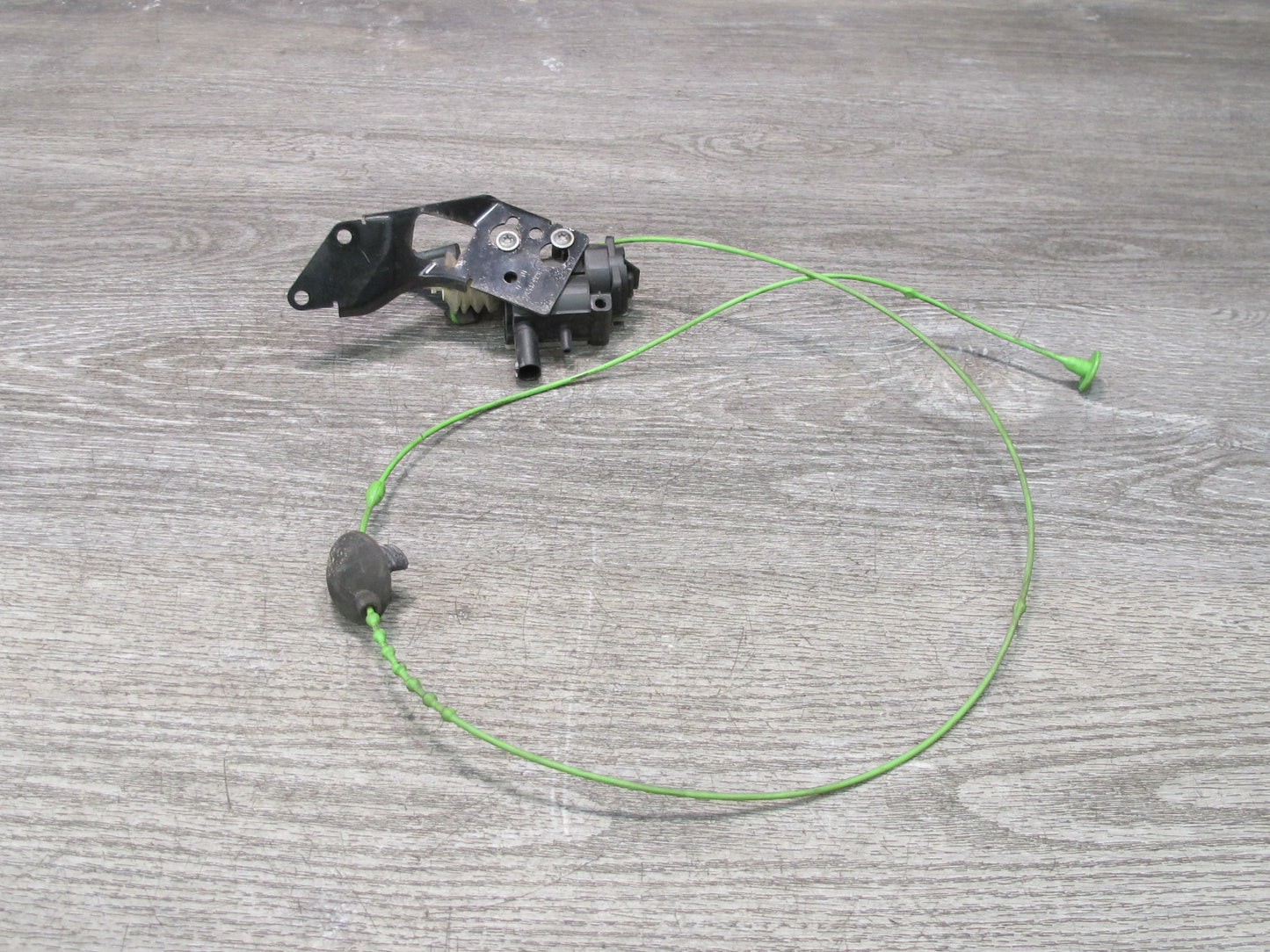 09-16 BMW E89 Z4 Fuel Tank Filler Door Lid Actuator Motor 7200675 OEM