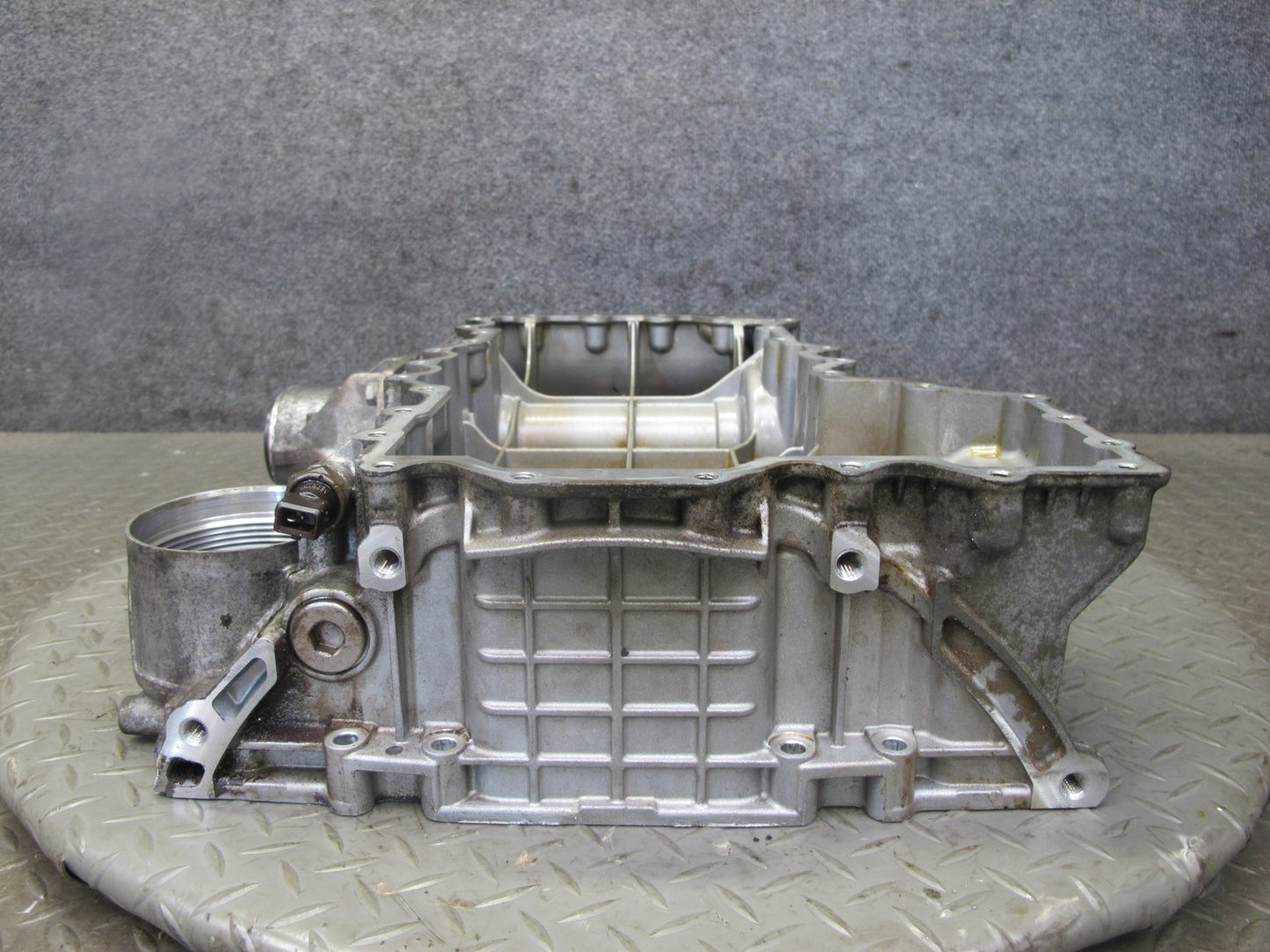 11-16 BMW F12 F13 F10 550i N63 4.4L AWD Engine Upper Oil Pan 103K Miles OEM